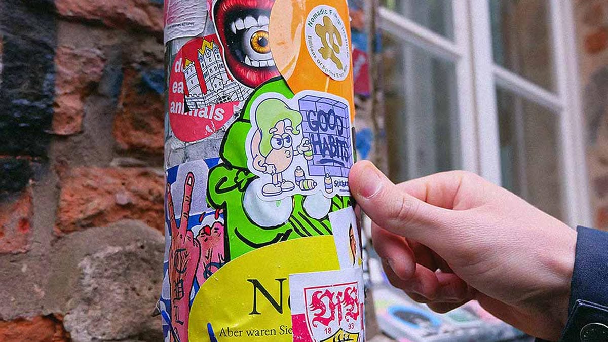 utilizar pegatinas personalizadas para promover tu marca