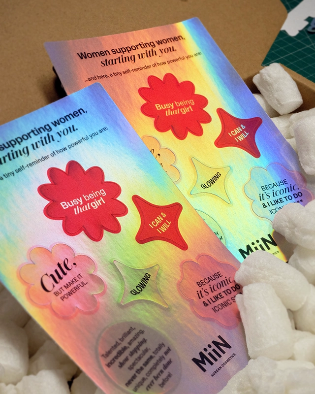 Plancha de Pegatinas Holográficas Personalizadas Imagen de producto: Plancha de pegatinas personalizadas holográficas Sticker Seeds, cliente MIIN